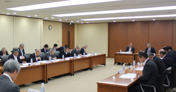 審議する各町村議会議長