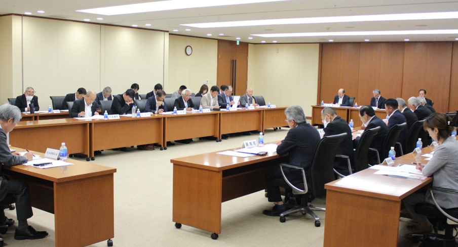 審議する各町村議会議長